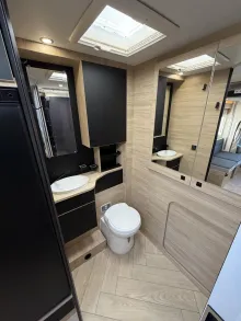 Fahrzeugbild Challenger Teilintegriert Graphite Edition 260 AHK 4100kg #17