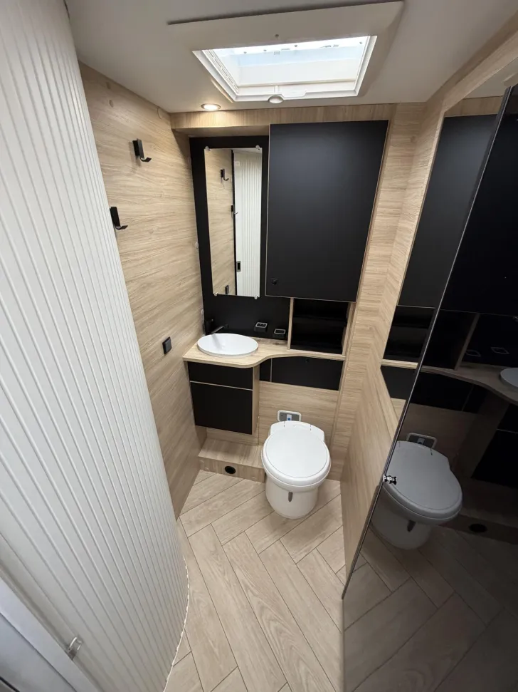 Fahrzeugbild Challenger Teilintegriert Graphite Edition 260 AHK 4100kg #19