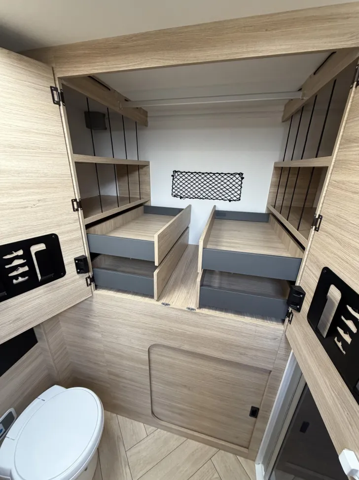 Fahrzeugbild Challenger Teilintegriert Graphite Edition 260 AHK 4100kg #20