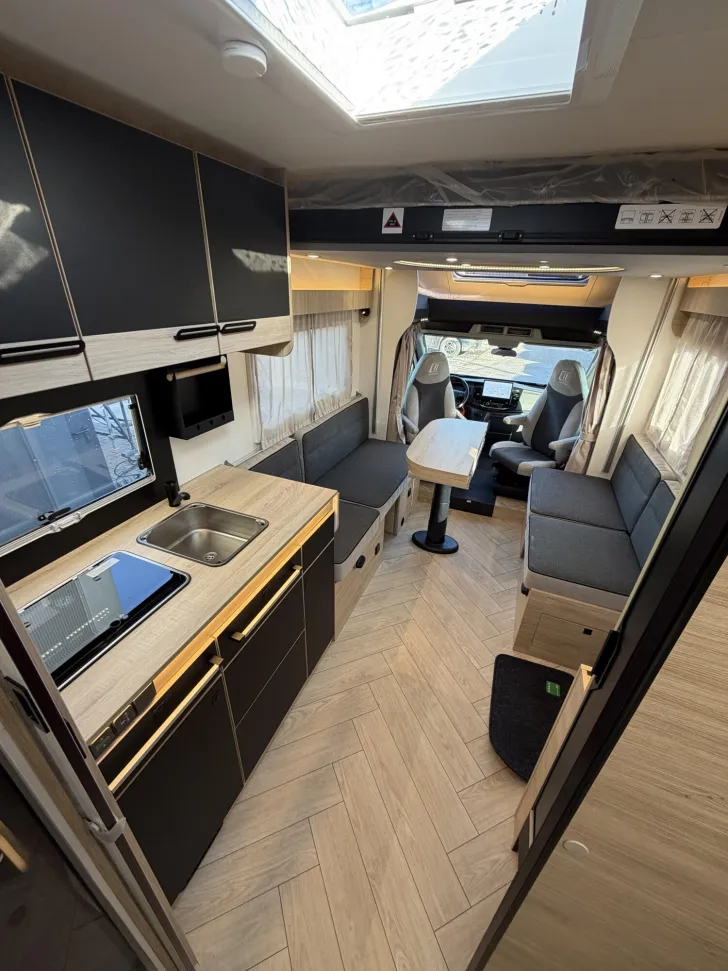 Fahrzeugbild Challenger Teilintegriert Graphite Edition 260 AHK 4100kg #21