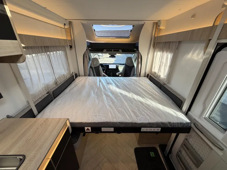 Fahrzeugbild Challenger Teilintegriert Graphite Edition 260 AHK 4100kg #24