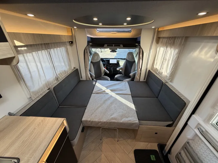 Fahrzeugbild Challenger Teilintegriert Graphite Edition 260 AHK 4100kg #25