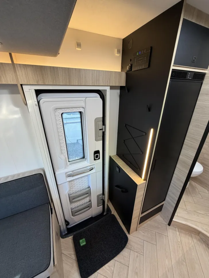 Fahrzeugbild Challenger Teilintegriert Graphite Edition 260 AHK 4100kg #26