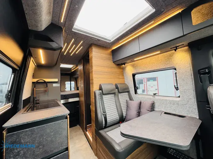 Sicht vorne-hinten Adria Supertwin 700 SGX WS beh. * AHK * LED * 26