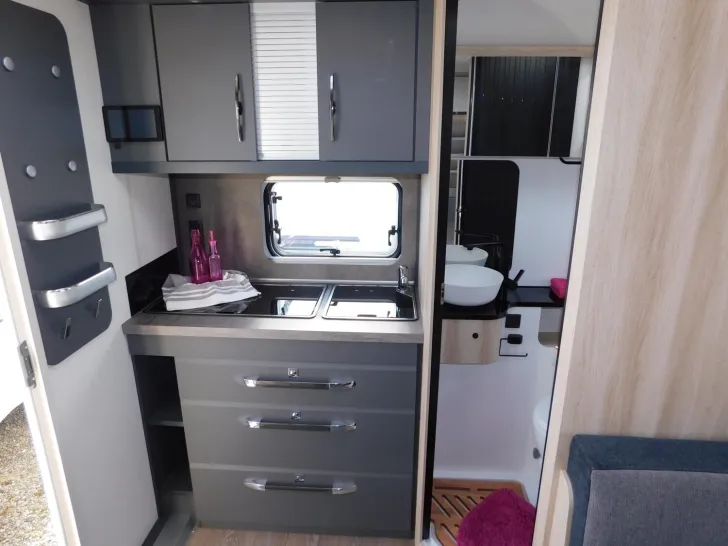 Fahrzeugbild De Luxe 460 SFf 2026er, TV-Halter, Hobby-Connect #8