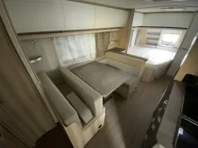 Fahrzeugbild Hobby De Luxe 560 KMFe 2.000 kg, Garage Kinderbett #9