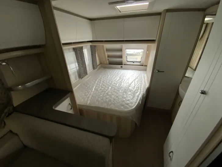 Fahrzeugbild Hobby De Luxe 560 KMFe 2.000 kg, Garage Kinderbett #10