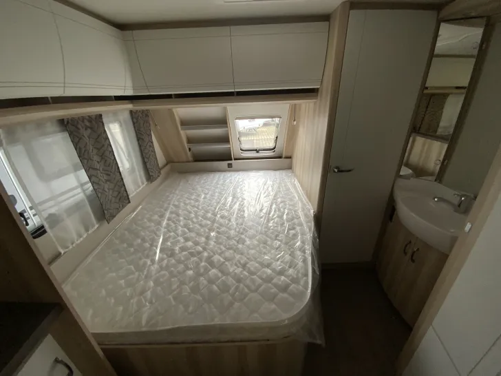 Fahrzeugbild Hobby De Luxe 560 KMFe 2.000 kg, Garage Kinderbett #11