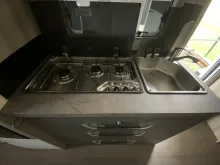 Fahrzeugbild Hobby De Luxe 560 KMFe 2.000 kg, Garage Kinderbett #15