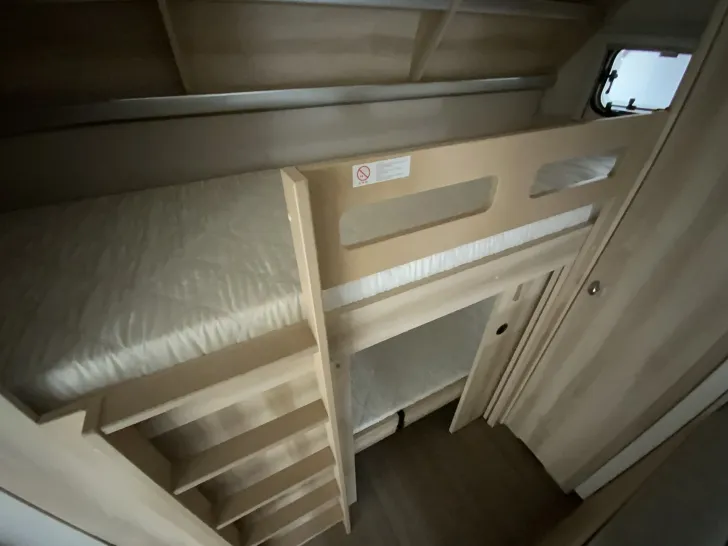 Fahrzeugbild Hobby De Luxe 560 KMFe 2.000 kg, Garage Kinderbett #16