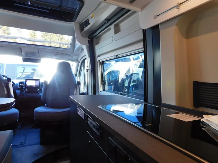 Fahrzeugbild Sunlight Cliff X 600 Schlafdach+ACC+180/Automatik+Combi4D #12