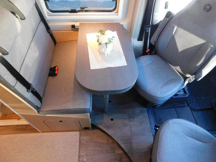 Fahrzeugbild Sunlight Cliff X 600 Schlafdach+ACC+180/Automatik+Combi4D #14