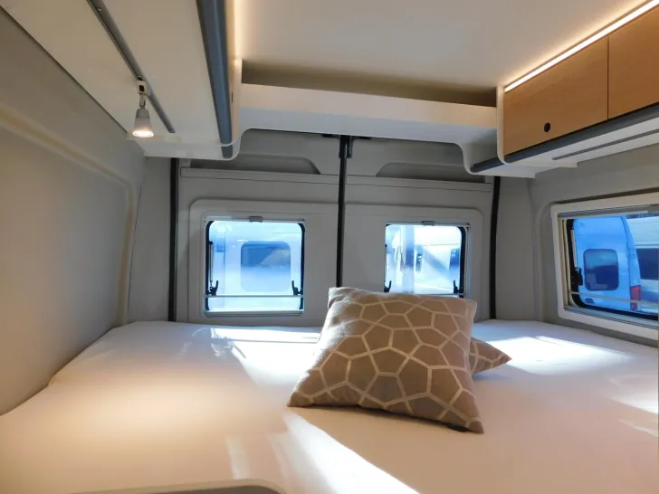 Fahrzeugbild Sunlight Cliff X 600 Schlafdach+ACC+180/Automatik+Combi4D #18