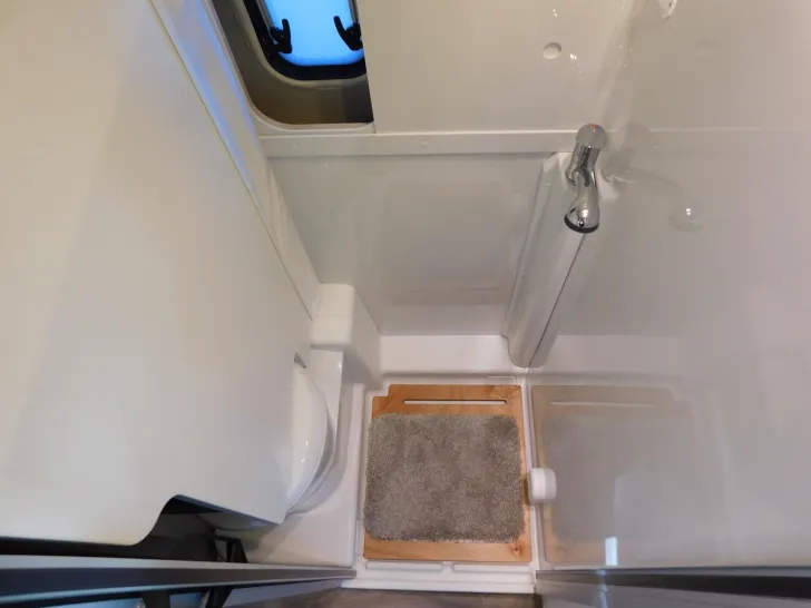 Fahrzeugbild Sunlight Cliff X 600 Schlafdach+ACC+180/Automatik+Combi4D #22