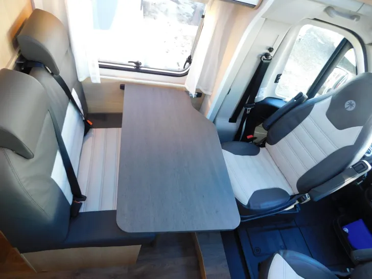 Fahrzeugbild Sunlight Adventure V 67S OHNE Easy-Fold-Bett #13