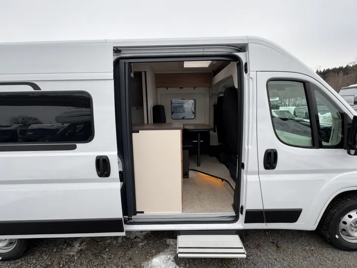 Fahrzeugbild Bürstner Papillon PC 6.0 Kühlbox|Plissee|Drehsitze|140 PS #8