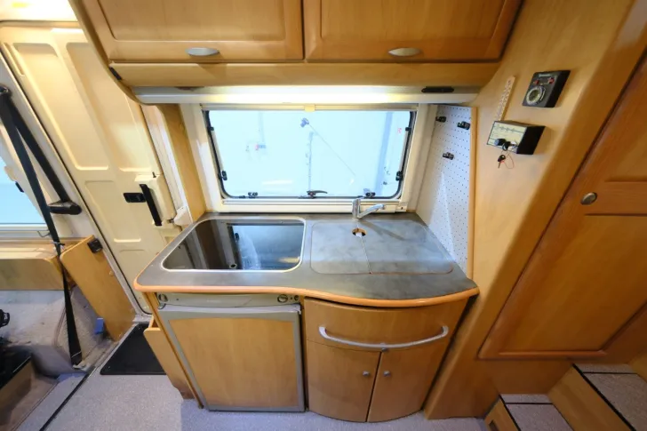 Fahrzeugbild Hymer B 524/Festbett+Hubbett/Garage/Solar/Markise #14