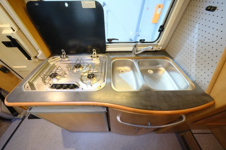 Fahrzeugbild Hymer B 524/Festbett+Hubbett/Garage/Solar/Markise #15