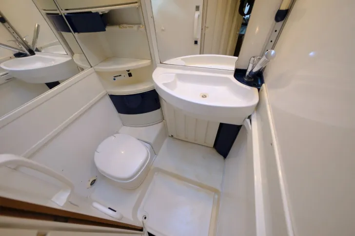 Fahrzeugbild Hymer B 524/Festbett+Hubbett/Garage/Solar/Markise #16