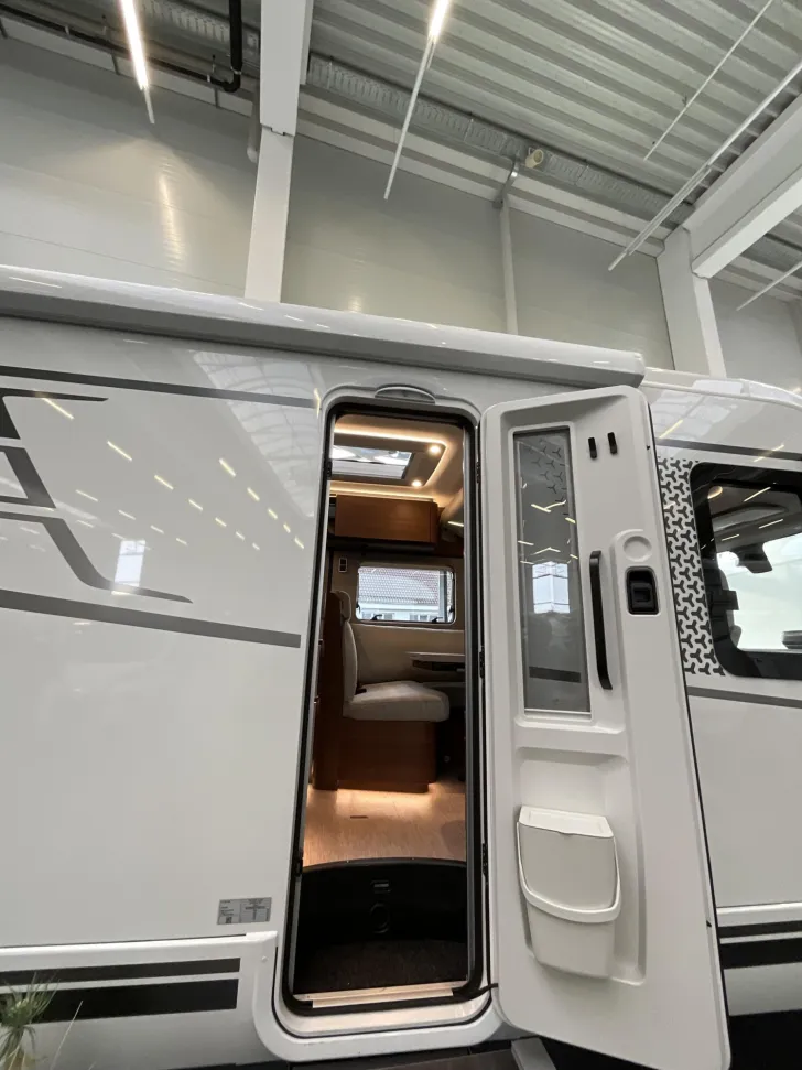 Fahrzeugbild Hymer B-Klasse MC I 600 Dieselheizung, GFK, Router #11