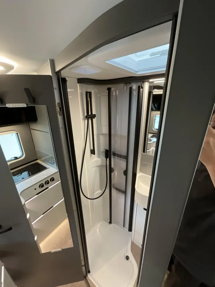 Fahrzeugbild Hymer B-Klasse MC I 600 Dieselheizung, GFK, Router #14