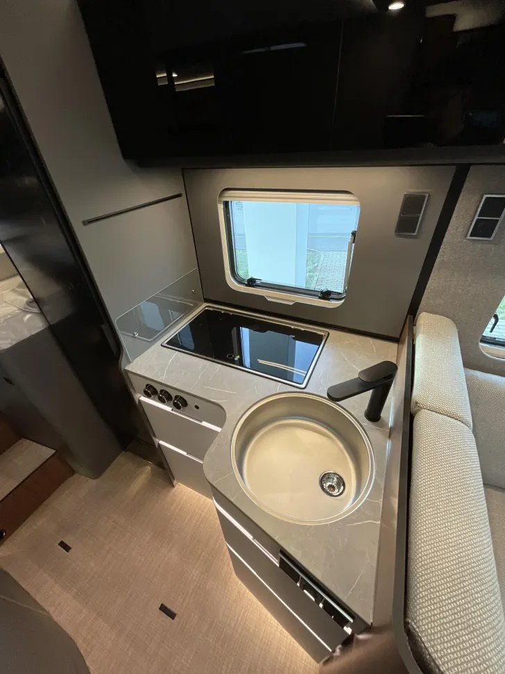 Fahrzeugbild Hymer B-Klasse MC I 600 Dieselheizung, GFK, Router #15