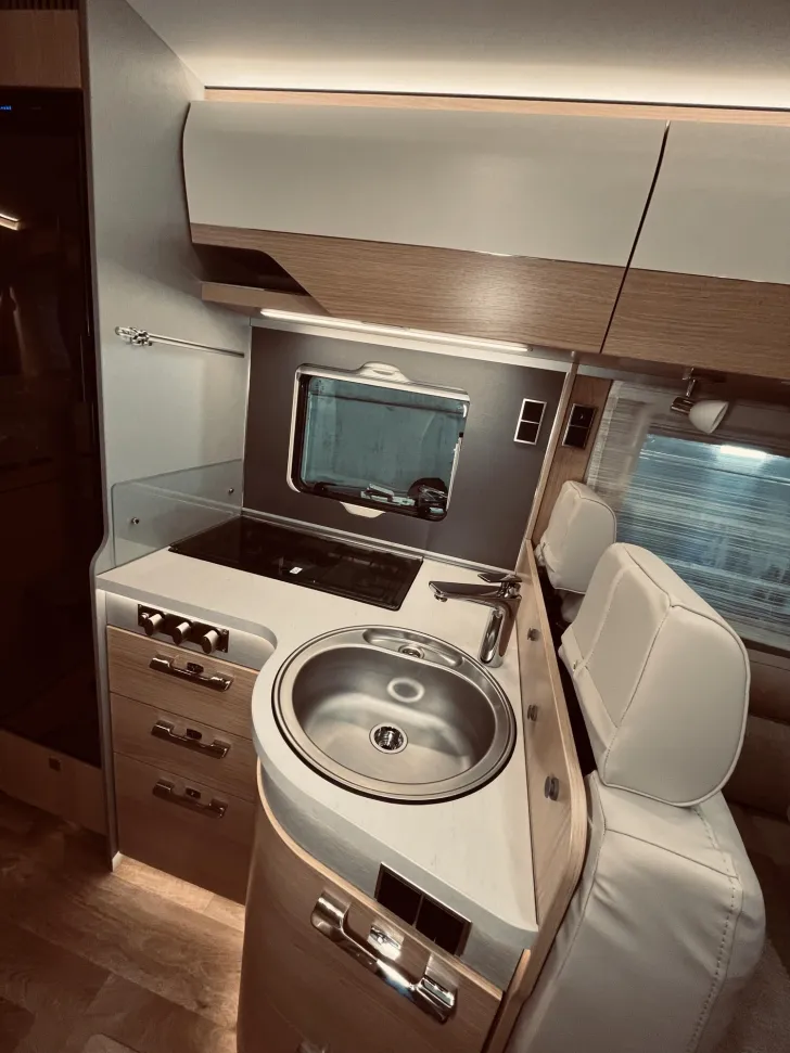 Fahrzeugbild Hymer B-Klasse MC I WhiteLine 550 Dachklima, Solar, TV #11