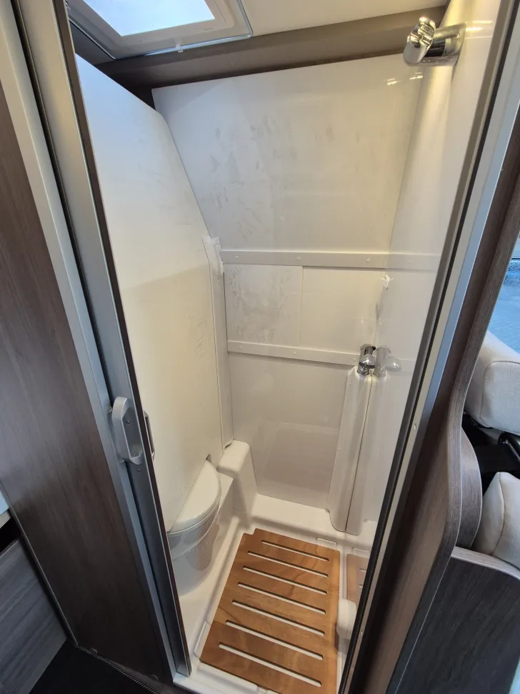 Fahrzeugbild Carado CV600 PRO+*Automatik*Schwenkbad* #23