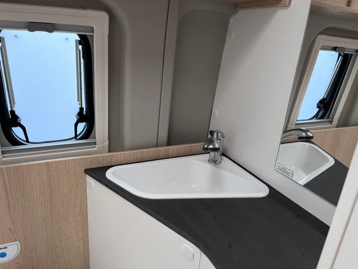 Fahrzeugbild Sunlight CLIFF 600, Markise, Multimedia/Kamera, uvm! #21