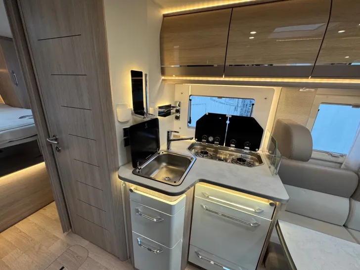 Fahrzeugbild Rapido 80dF 8086dF SAT+TV*Hubstützen*Solar #10