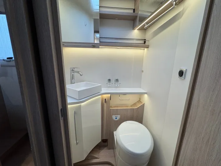 Fahrzeugbild Rapido 80dF 8086dF SAT+TV*Hubstützen*Solar #11