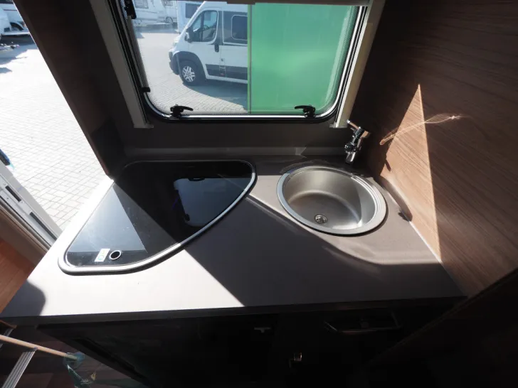 Fahrzeugbild Weinsberg CaraHome 550 MG, Dachklima, LT: 70120,- Euro #6