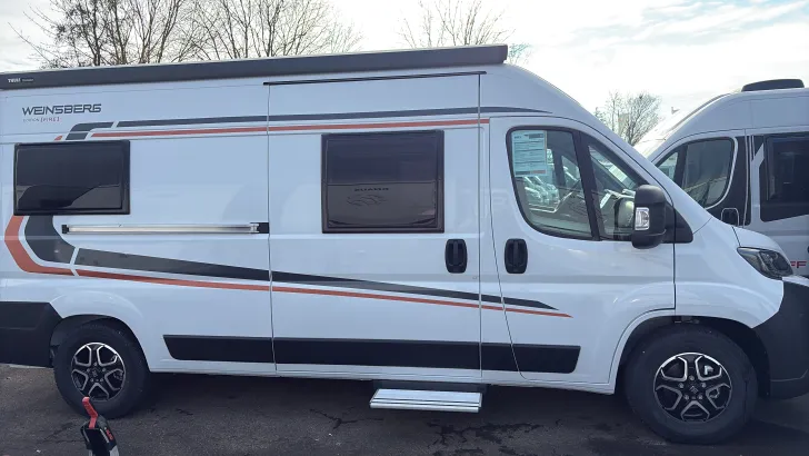 Seitlich Weinsberg CaraBus 600 MQ Automatik