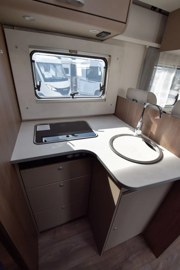 Fahrzeugbild Carado T447 pro+ *Hubbett*TV-Paket*Bettumbau* #15