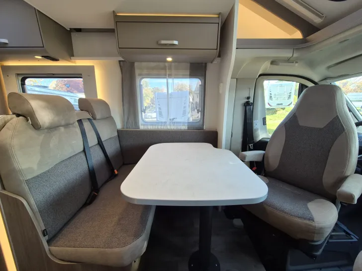 Fahrzeugbild Carado T447 pro+ *Safety-Paket*Hubbett*Holzrost* #16