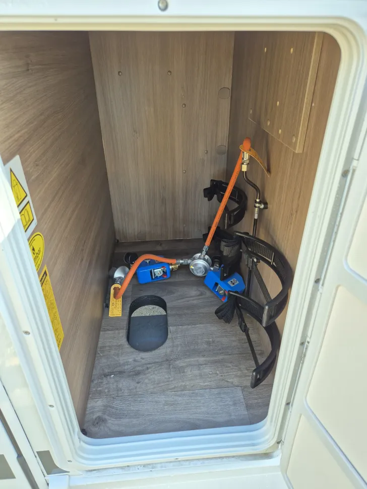 Fahrzeugbild Carado T447 pro+ *Safety-Paket*Hubbett*Holzrost* #37