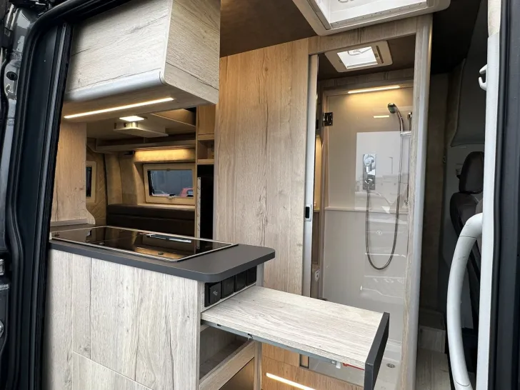 Fahrzeugbild Megamobil Mega Lounge 600 S 4x4 Truma 6 D+E Markise AHK Navi RFK #6