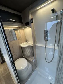Fahrzeugbild Megamobil Mega Lounge 600 S 4x4 Truma 6 D+E Markise AHK Navi RFK #7