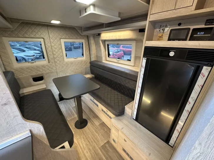 Fahrzeugbild Megamobil Mega Lounge 600 S 4x4 Truma 6 D+E Markise AHK Navi RFK #9