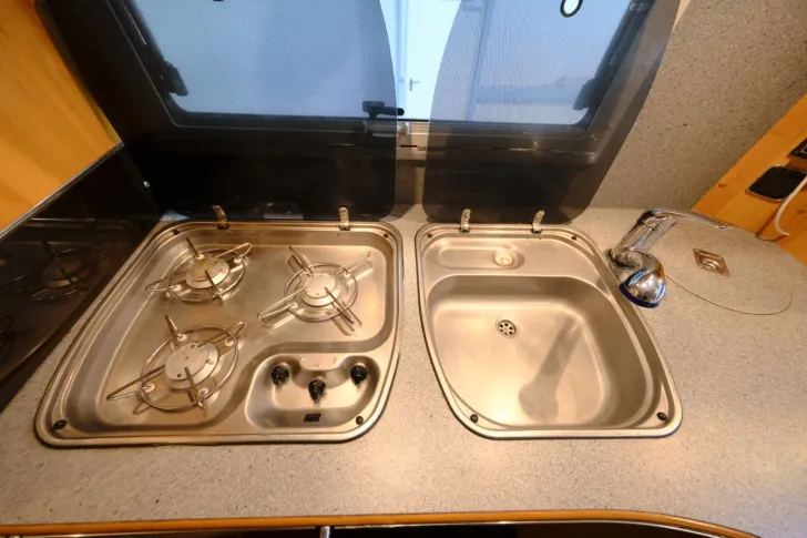 Fahrzeugbild Concorde Charisma I 720/1. Hand/Festbett/Hubbett/Garage #16