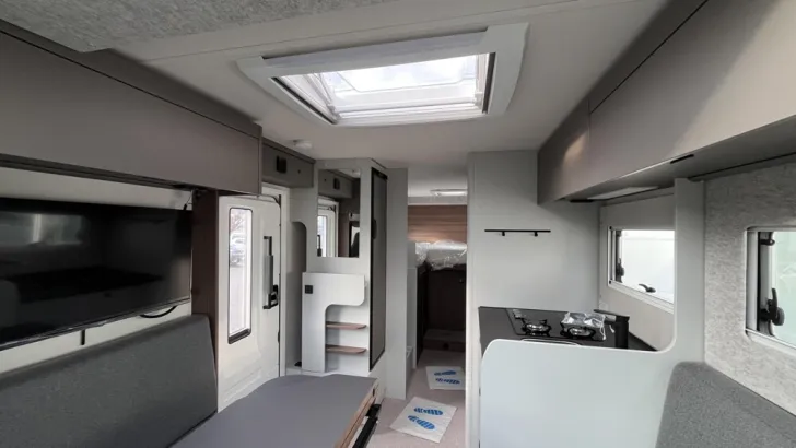 Fahrzeugbild LMC Cruiser 750 EF #6