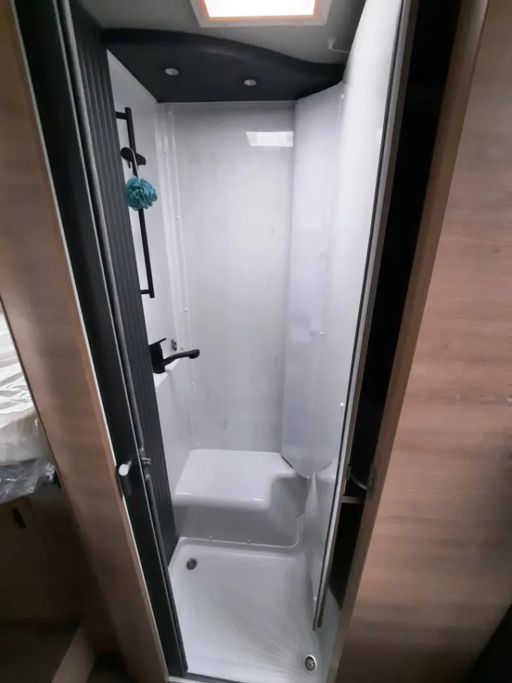 Fahrzeugbild Knaus L!VE TI 650 MEG Platinum Selection Verfüg./Sparen Sie 12.768,- € #15
