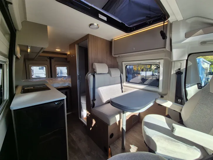 Fahrzeugbild Carado CV640 PRO+ Aufstelldach*Schwenkbad* #11