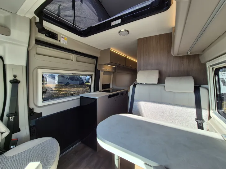 Fahrzeugbild Carado CV640 PRO+ Aufstelldach*Schwenkbad* #13