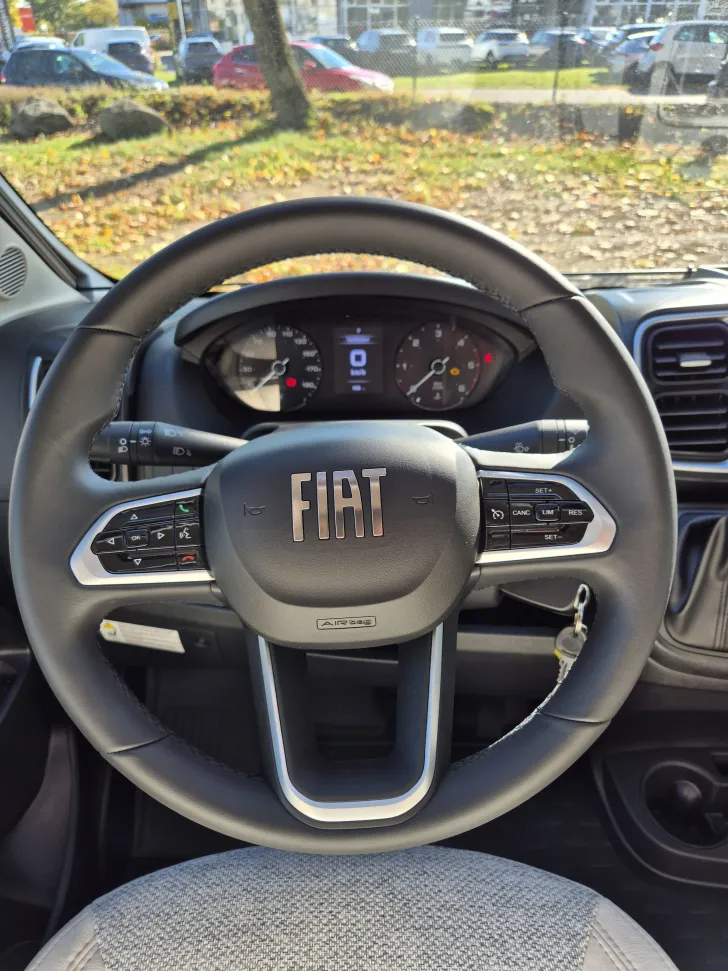 Fahrzeugbild Carado CV640 PRO+ Aufstelldach*Schwenkbad* #15