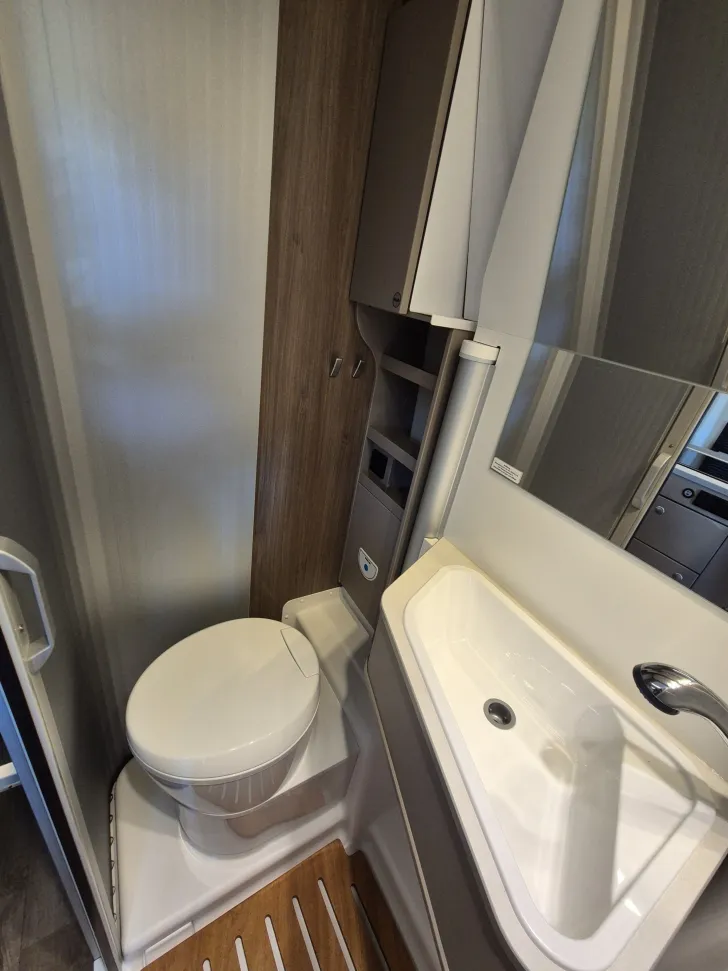 Fahrzeugbild Carado CV640 PRO+ Aufstelldach*Schwenkbad* #23