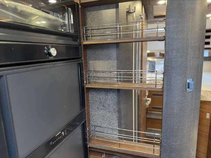 Fahrzeugbild Carthago chic c-line I 4.9 LE 35 Jahre Edition - 25.000,- € #18