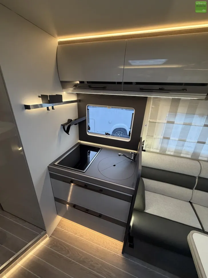 Fahrzeugbild Roller Team Zefiro 267 Integral 180PS 400W Solar 2xLithium #13