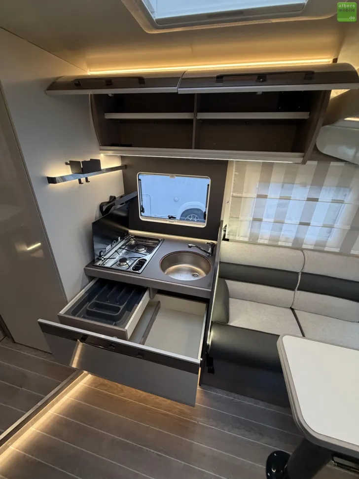 Fahrzeugbild Roller Team Zefiro 267 Integral 180PS 400W Solar 2xLithium #14