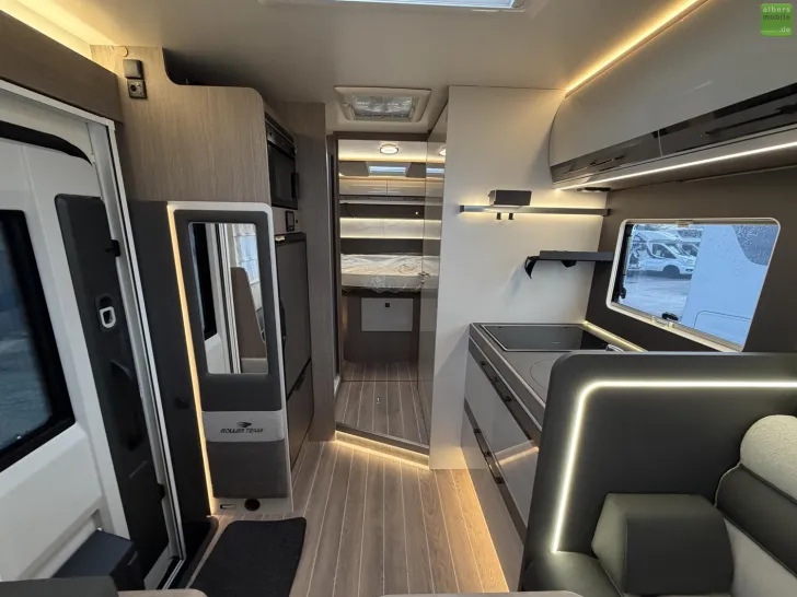 Fahrzeugbild Roller Team Zefiro 267 Integral 180PS 400W Solar 2xLithium #17